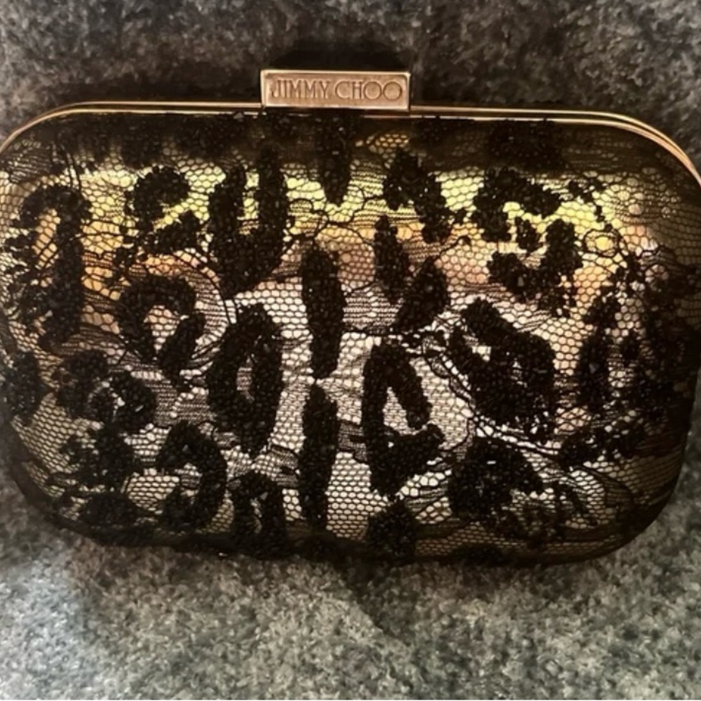 Beautiful hard clutch. Great for a night on the town.